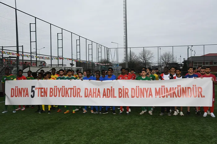 trabzonda-2-uluslararasi-futbol-turnuvasi-heyecani-basladi-ahmet-metin-genc-savasa-son-verelim-1774287647280.jpg