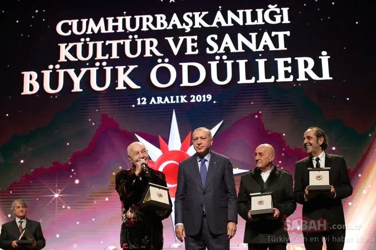 Başkan Erdoğan’ın elinden ödül alan MFÖ grubuna linç kampanyası... Borazancıbaşı Ertuğrul Özkök ve derin Hürriyet devrede!