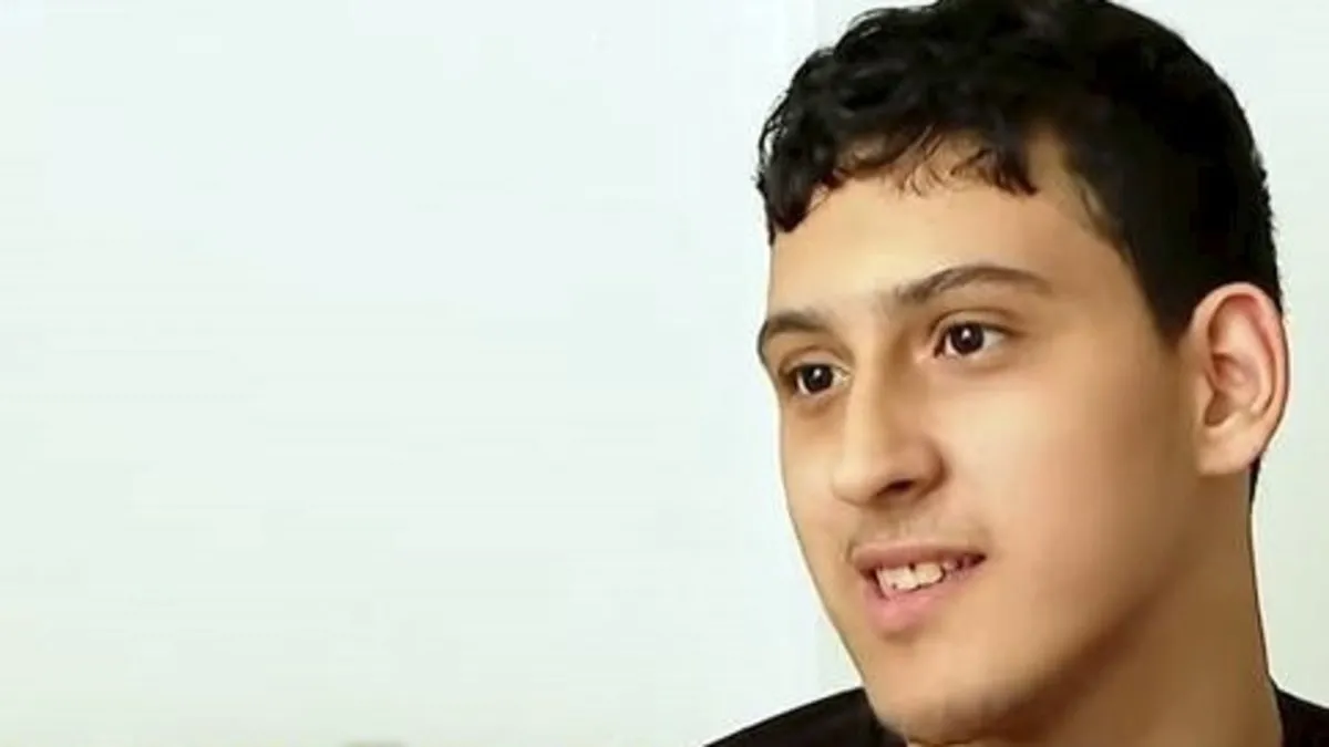 Vicdansızlar engelli gencin tekerlekli sandalyesini çaldılar Vicdansızlar engelli gencin tekerlekli sandalyesini çaldılar