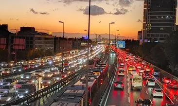 İstanbul’da akşam saatlerinde trafik yoğunluğu!