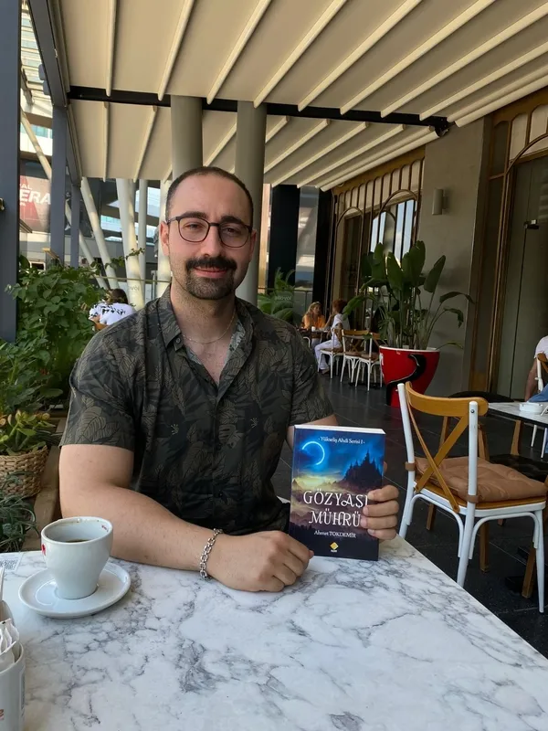 avukat-ahmet-tokdemirin-fantastik-romani-raflardaki-yerini-aldi-1689167689482.jpg