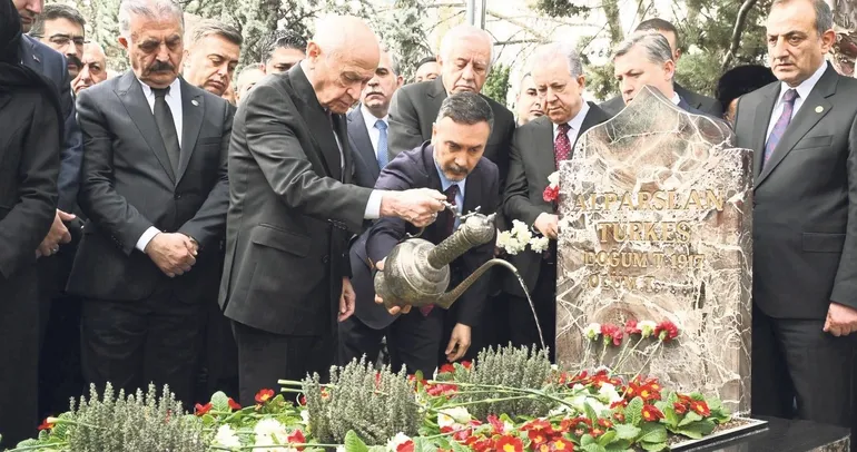 Türkeş dualarla anıldı