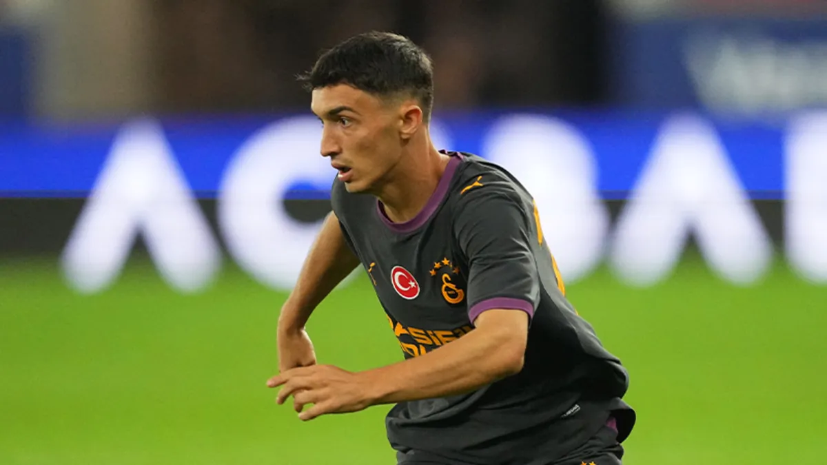 Berat Luş, Galatasaray formasıyla sahada.