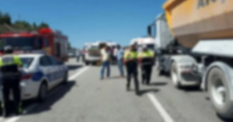 3. Havalimanı yolunda hafriyat kamyonları kaza yaptı: 2 Yaralı