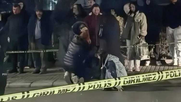 SON DAKİKA | Eskişehir’de katliam gibi kaza: 3 ölü! Otomobil tramvaydan inen yayalara çarpıp kaçtı