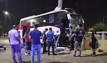 Adana’da midibüs direğe çarptı: 5 yaralı