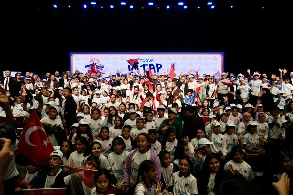bilal-erdogan-gaziantepte-genclerle-bulustu-1793021973193.jpg