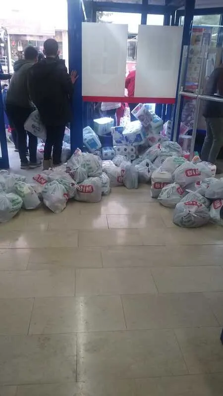 bimden-deprem-bolgesinde-100u-askin-magazasinda-bedava-urun-dagitimi-1675951226879.jpg