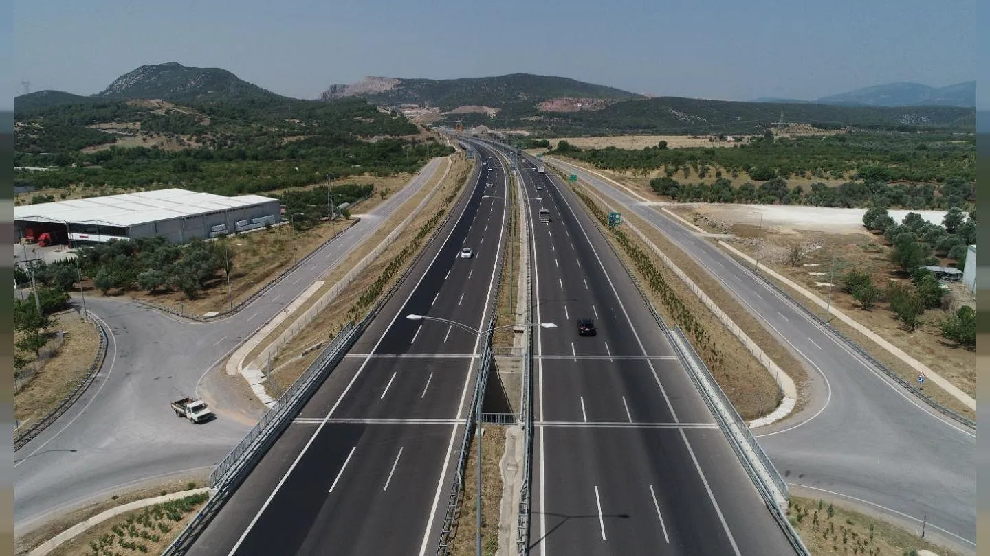 Дорога из какой страны. Автомагистраль Измир = Стамбул. Шоссе. Автомобили otoyol Турция. Стамбул шоссе.