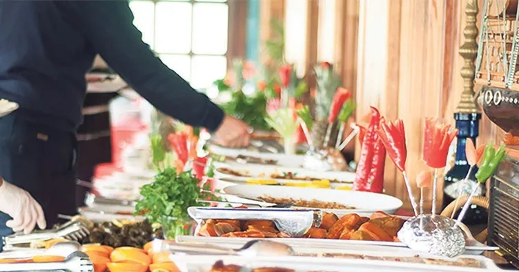 Lüks oteldeki kahvaltı, böbreğinden etti