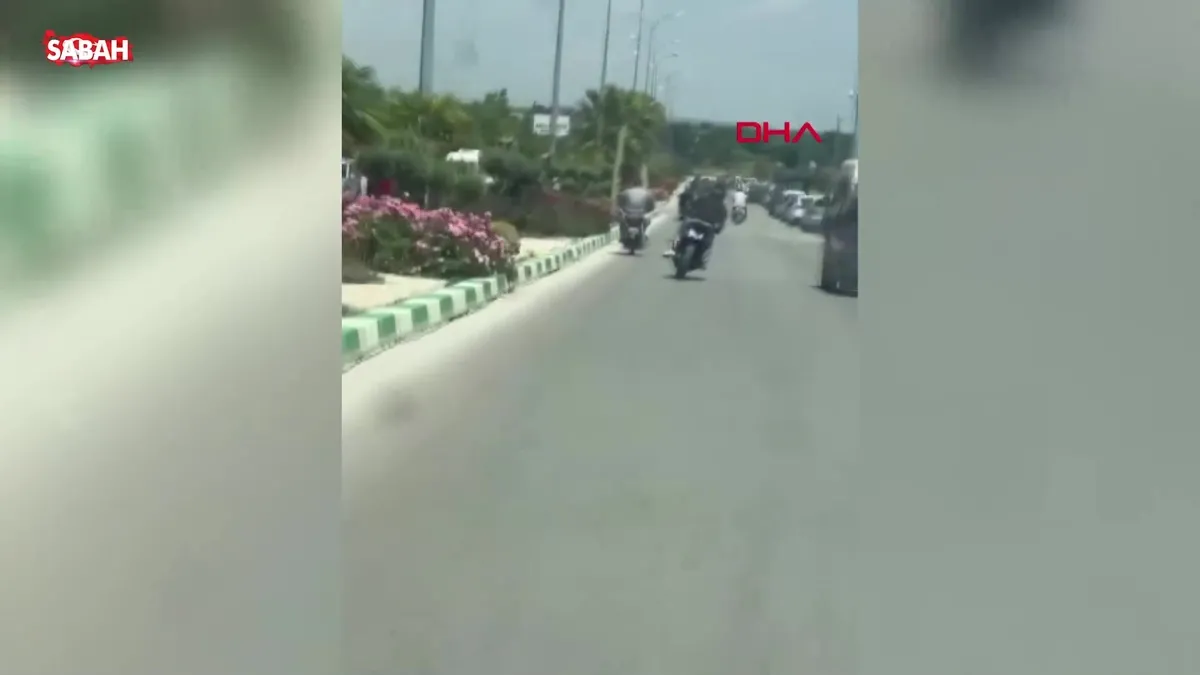 Trafikte ayağa kalkarak motosiklet kullanan sürücüye 46 bin TL ceza | Video videosunu izle Trafikte ayağa kalkarak motosiklet kullanan sürücüye 46 bin TL ceza | Video videosunu izle