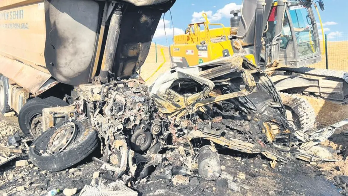 Belediyenin hafriyat kamyonu kaza yaptı: 2 işçi öldü