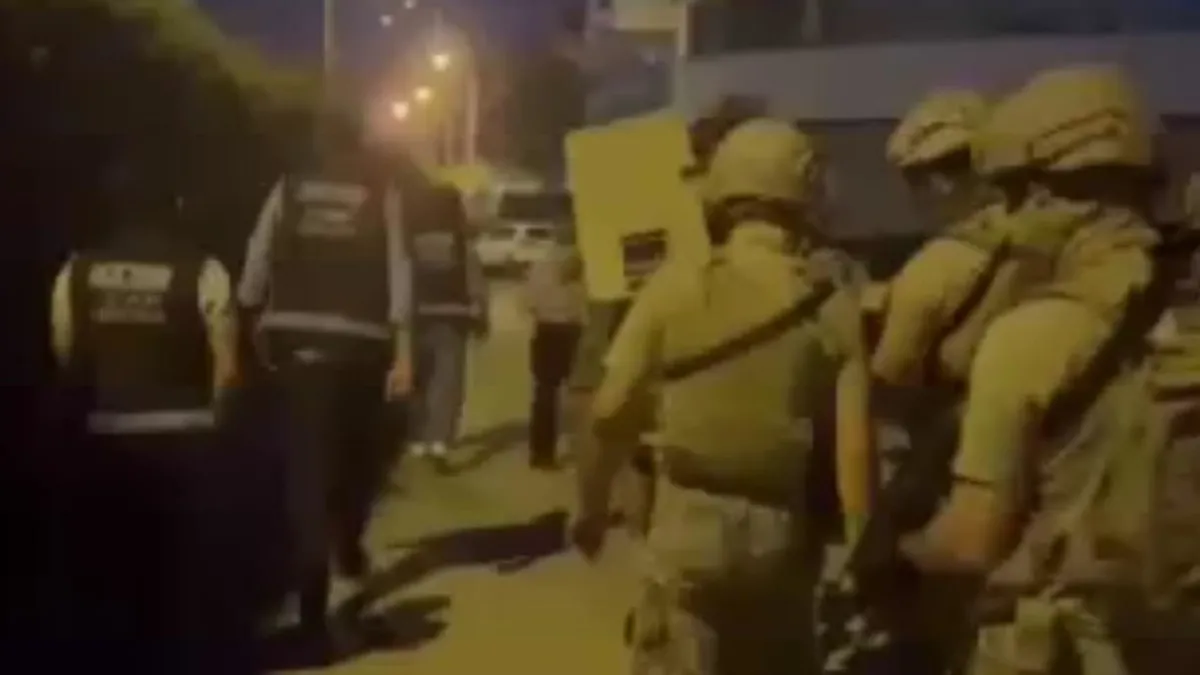 İzmir’de “Kuyu-19” operasyonunda 15 şüpheli yakalandı İzmir’de “Kuyu-19” operasyonunda 15 şüpheli yakalandı