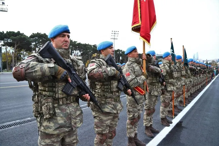 Türk askeri Azerbaycan’da! Bakü sokaklarında ’Vatan sana canım feda’ sesleri