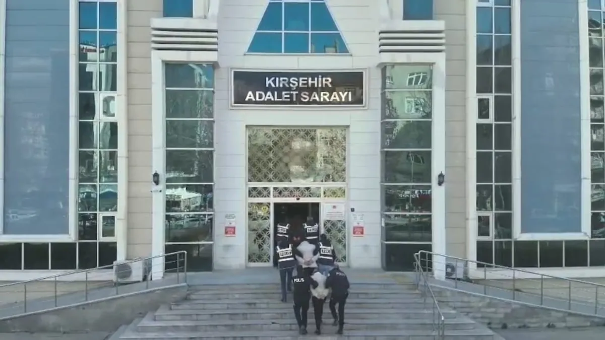 Kırşehir’de sahte polis çetesi çökertildi: 3 şüpheli tutuklandı Kırşehir’de sahte polis çetesi çökertildi: 3 şüpheli tutuklandı