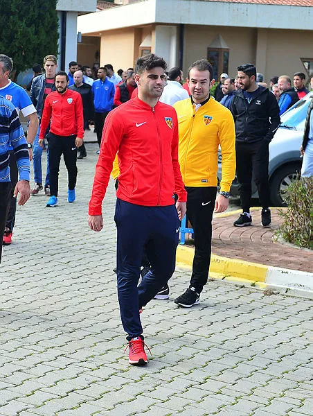 Futbolcular Cuma namazında - Galeri - Spor