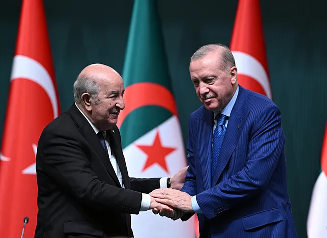 baskan-erdogan-cezayir-cumhurbaskani-ile-gorustu-1779990801136.jpeg Başkan Erdoğan, Cezayir Cumhurbaşkanı ile görüştü