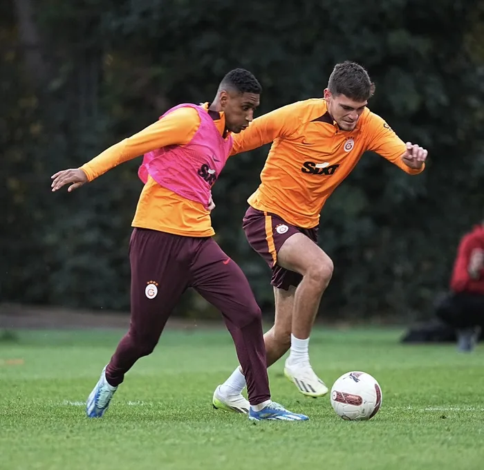 galatasaray-gunu-cift-antrenmanla-gecirdi-1700245435954.jpg