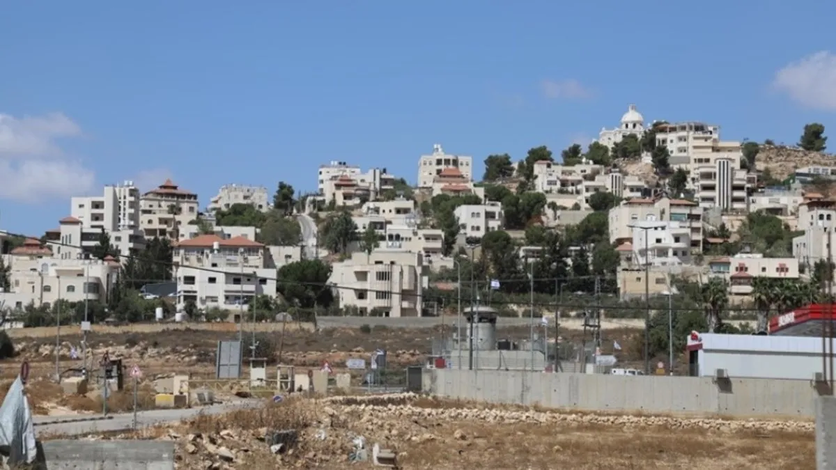 Siyonist İsrailliler Batı Şeria’da Filistinlilere ait evleri yıktı Siyonist İsrailliler Batı Şeria’da Filistinlilere ait evleri yıktı