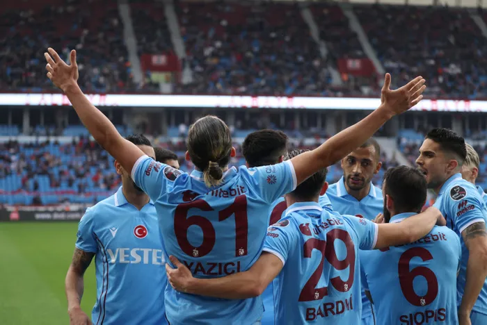 son-dakika-haberi-trabzonspor-zorlu-sinavda-hata-yapmadi-edin-visca-adana-demirsporu-yikti-1678633627138.jpg