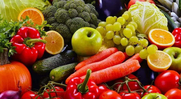 ‘Sağlıklı’ diye yediğimiz meyve-sebzeler de aslında bizi zehirliyor!