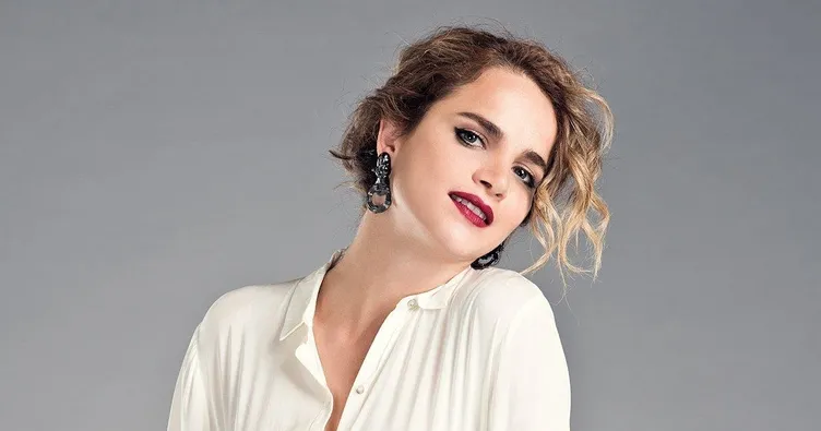 Tuğçe Kazaz küfürlü yorumu affetmedi!