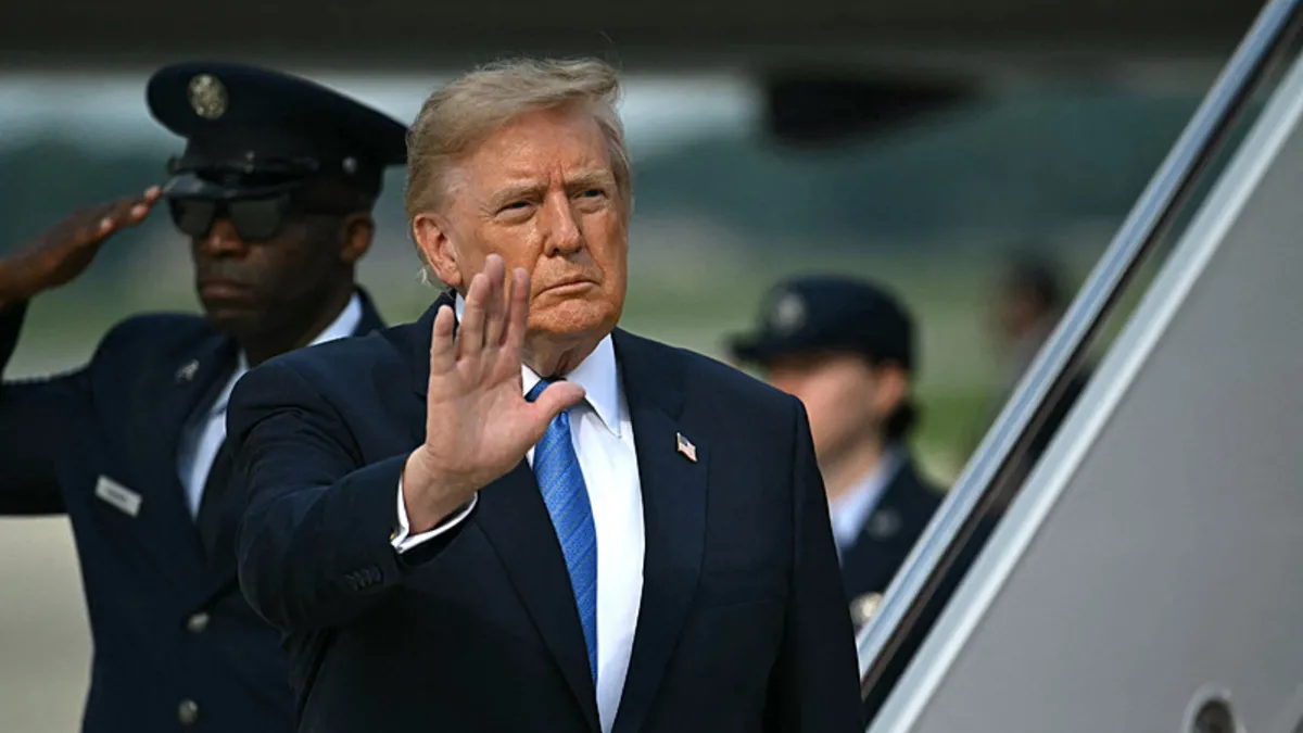 Lark Adası’na saldırı sonrası Trump’tan ilk açıklama: İran resmen çökmüş bir ulus! ‘Onları sert vuracağız’
