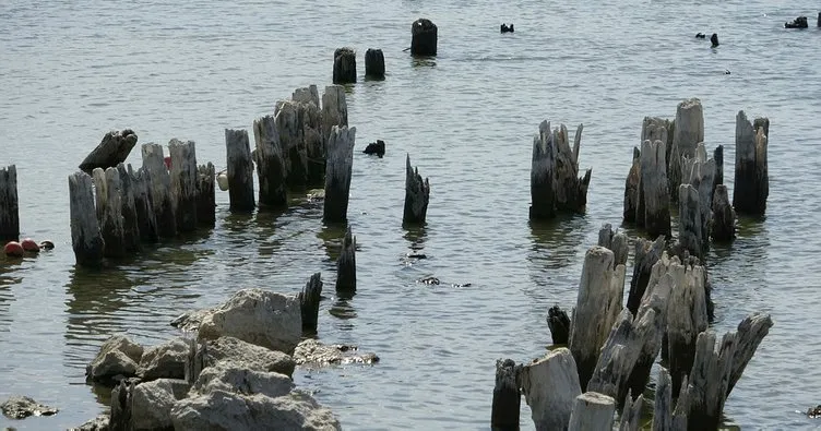 Van Gölü’nde yüz yıllık balıkçı iskelesi ortaya çıktı