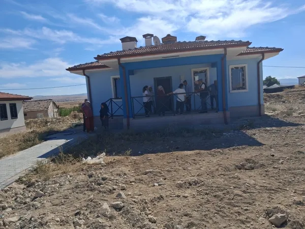 elazigda-12-deprem-konutu-hak-sahiplerine-teslim-edildi-1790171670526.jpg