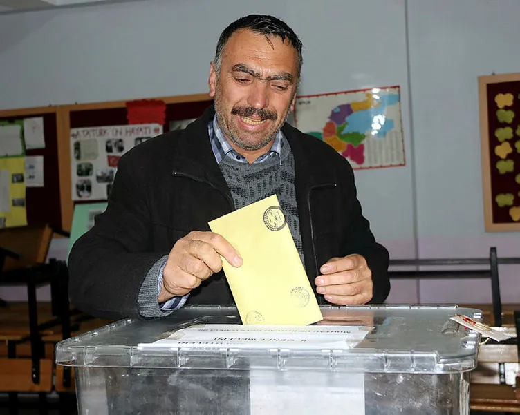 Türkiye sandık başında! 57 milyon seçmen tercihini yapıyor