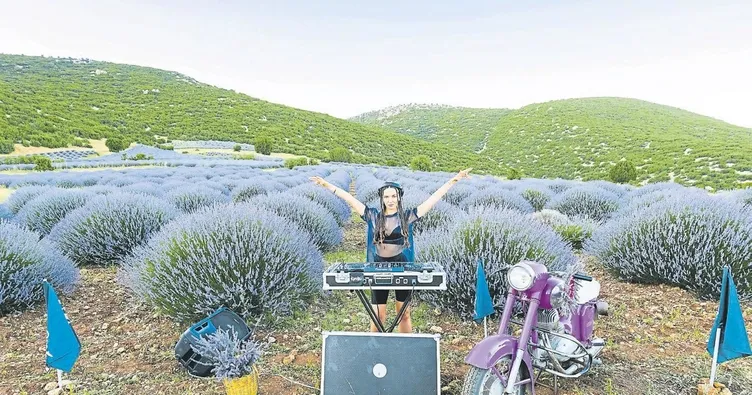 Lavanta bahçesi klip sahnesi oldu