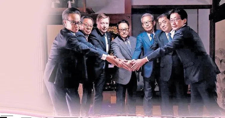 7 Samuray kılıçları çekti