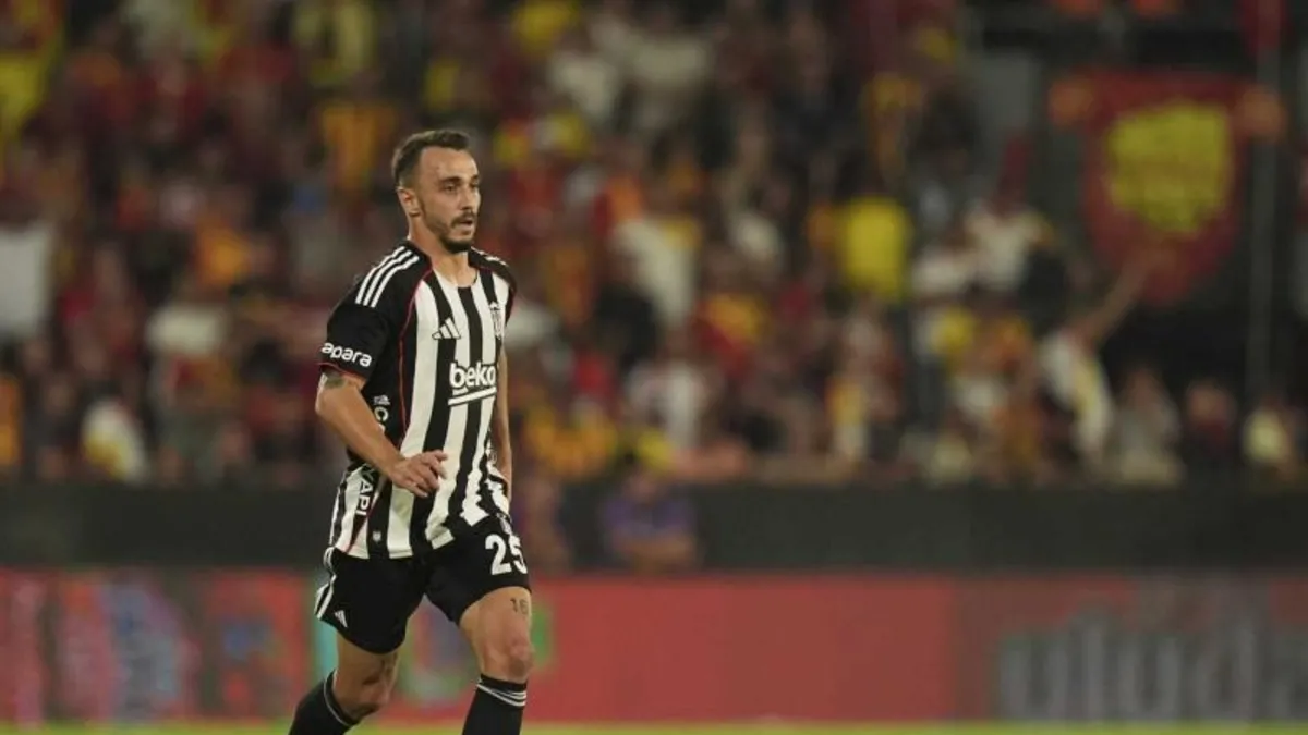 Beşiktaş futbol takımından bir oyuncu sahada