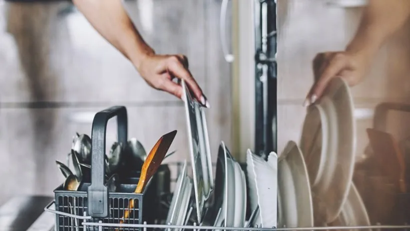 En sık yapılan hatalar arasında: Bu mutfak gereçlerini bulaşık makinesinde asla yıkamayın!