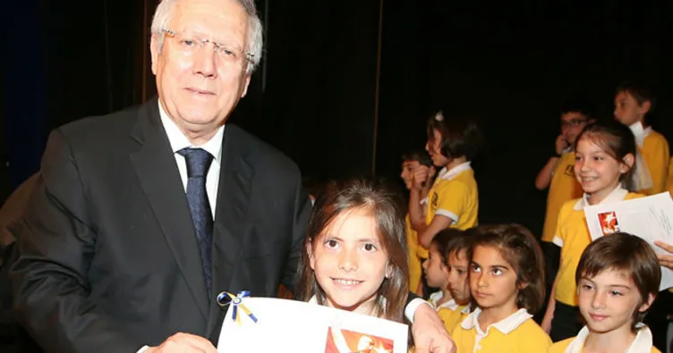 Aziz Yıldırım karne dağıtıp müjde verdi