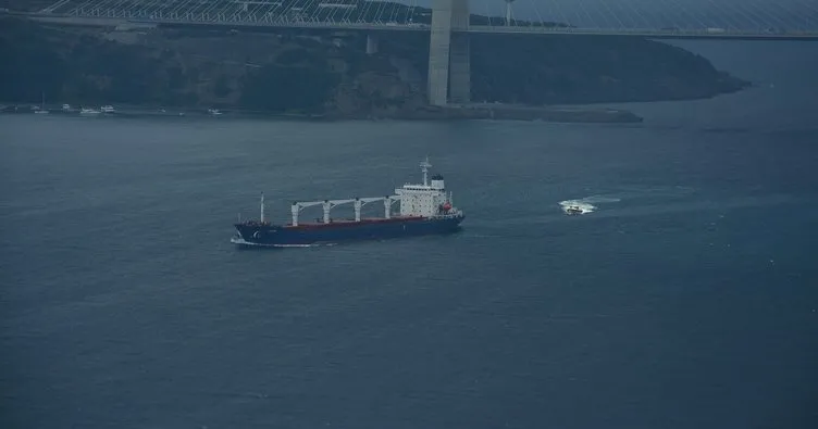 Ukrayna’dan gelen tahıl yüklü gemi İstanbul Boğazı’ndan geçiyor