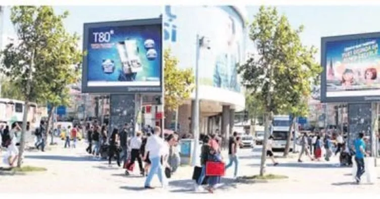 Turkcell açık havada akıllı reklama geçti