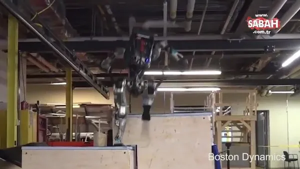 Boston Dynamics'in robotundan izleyenleri şaşırtan parkur performansı!
