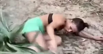 Sadece fotoğraf çektirmek istedi ama... Yavru fil, turiste hayatının şokunu yaşattı