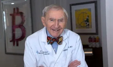 100 yaşındaki doktor görevinin başında