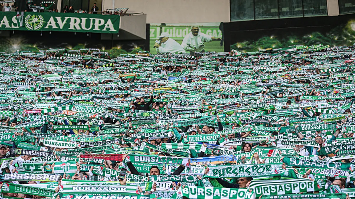 Bursaspor’da satışa sunulan 39 bin kombine tükendi! Bursaspor’da satışa sunulan 39 bin kombine tükendi!