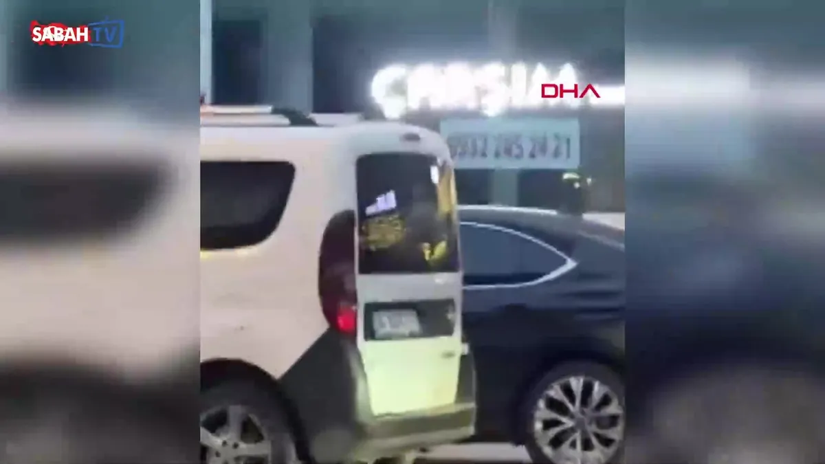 Kadıköy’de sokak ortasında sopalı kavga: o anlar kamerada! videosunu izle Kadıköy’de sokak ortasında sopalı kavga: o anlar kamerada! videosunu izle