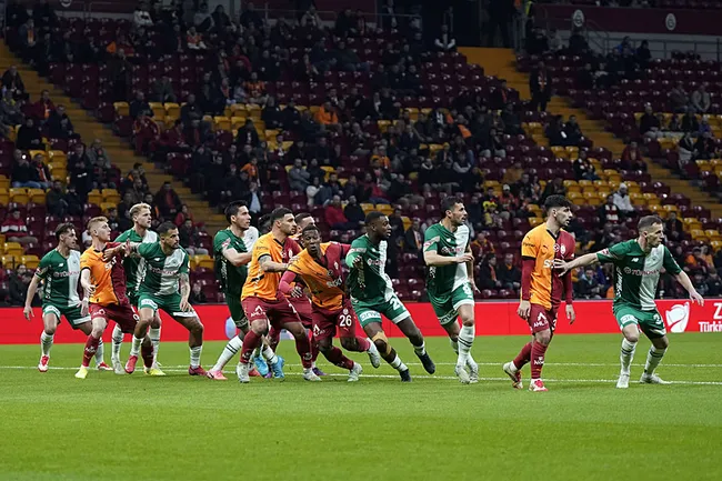 ziraat-turkiye-kupasinda-yari-final-heyecani-konyaspor-galatasaray-macinin-muhtemel-11leri-belli-oldu-1745313718494.jpg
