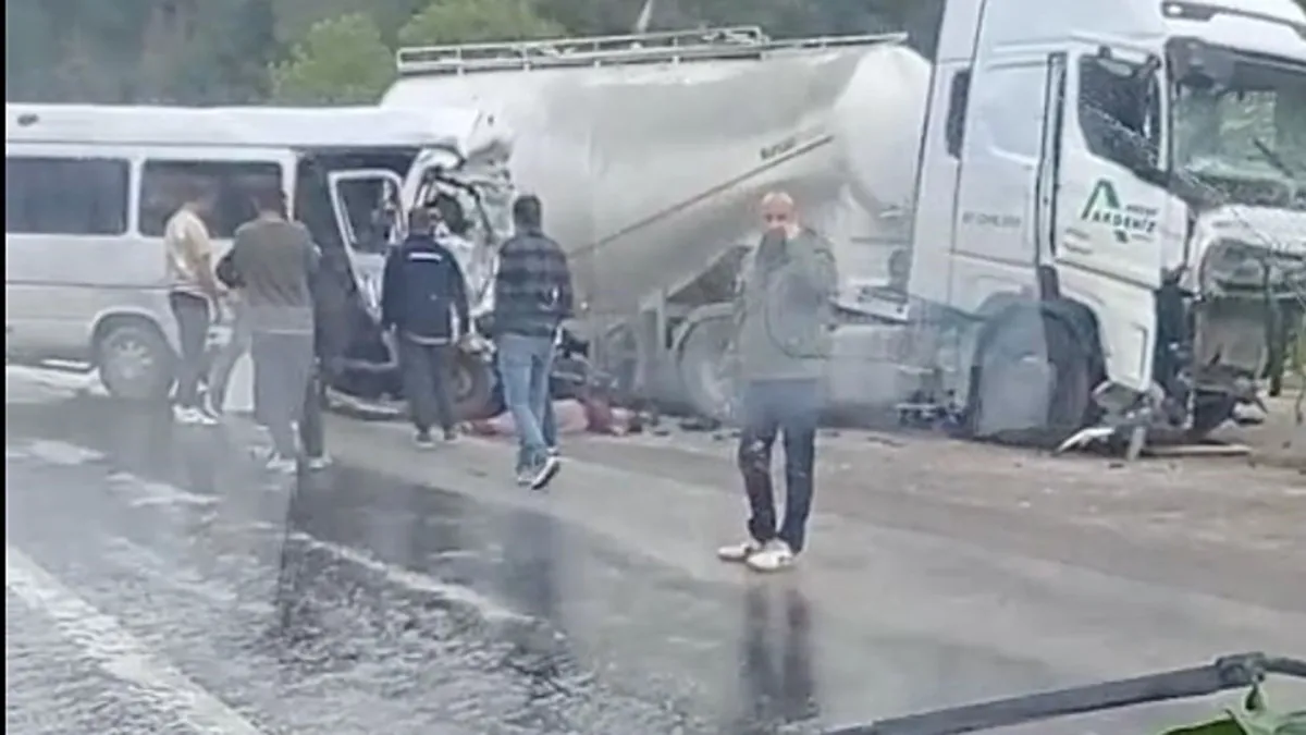 Antalya-Isparta kara yolunda feci kaza: 7 kişi öldü! Antalya-Isparta kara yolunda feci kaza: 7 kişi öldü!