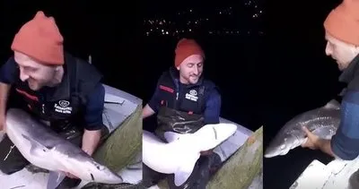 Trabzonlu balıkçının ağına takılan köpek balığı ile gülümseten diyaloğu kamerada