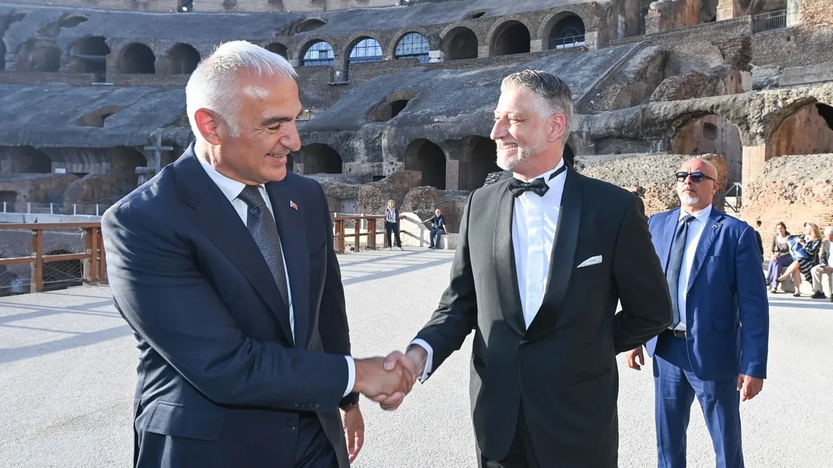 Kültür ve Turizm Bakanı Mehmet Nuri Ersoy, Roma'daki temasları sırasında bir açıklamada bulunuyor.