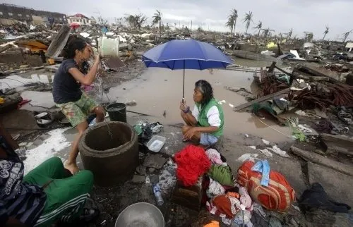 Haiyan tayfunu Filipinler’i yıktı