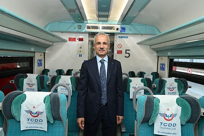 milletin-partisi-ak-parti-25-yasinda-siyasilerden-pes-pese-kutlama-mesaji-turkiyenin-idealini-omuzlayan-kutlu-1786699664455.jpg