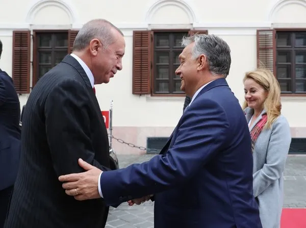 Başkan Erdoğan Macaristan'da! Macaristan Cumhurbaşkanı Janos Ader ile görüştü