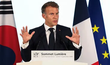 Macron’dan sosyal medyaya sert eleştiri: Her şeye bakma uğruna hiçbir şeyi görmeyebiliriz